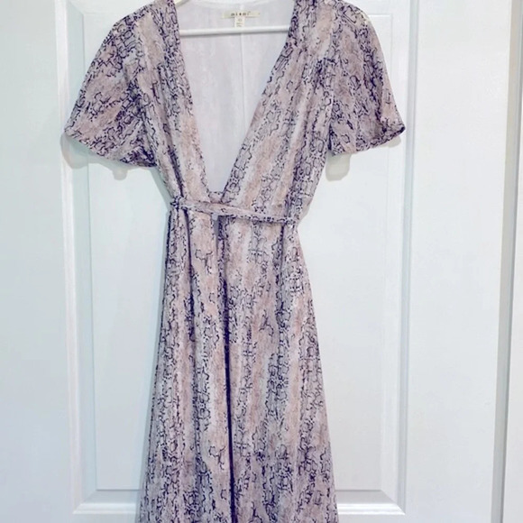 Miami by Francesca’s leopard print wrap maxi dress size xsmall - Picture 4 of 15